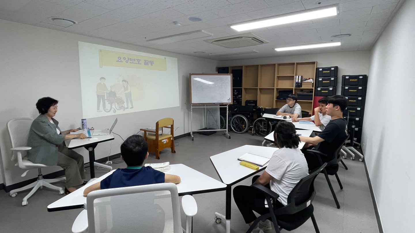 발달장애인 요양보호사 보조일자리 직무교육을 위한 강동그린나래복지센터 연계 협약식 진행